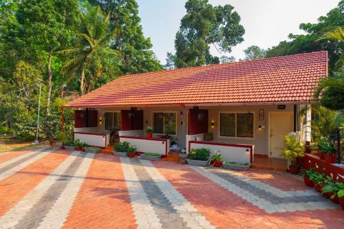 Twisted Tree Suite 1-Room With Sit Out & Shared Pool