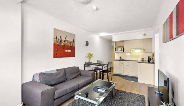 Two Seconds to…everything! 1Bed/1Bath/1Car/CBD Views in Fortitude Valley
