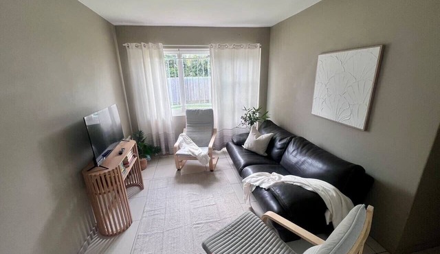 u5-Traditional QLD Unit|Quiet Centre|NewAC|SmartTV in Norman Park