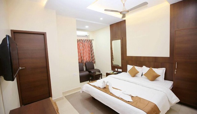 Udayam Towers Hotel Porur