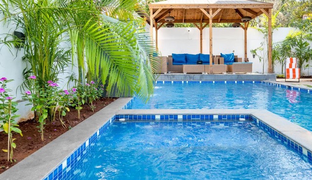 Ultra Luxe Villa - Jacuzzi, Poolside LED, Butler!