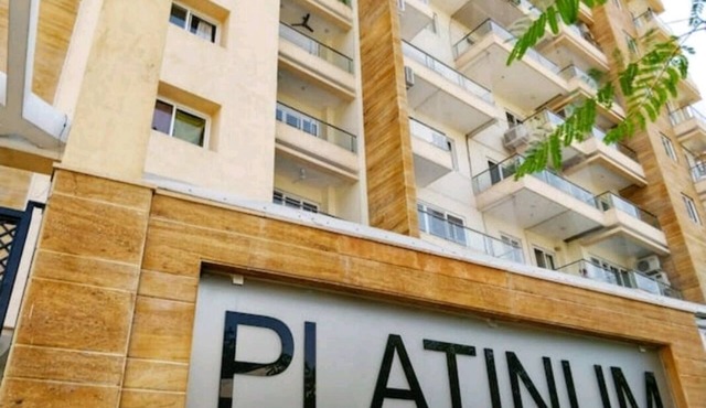Ultra Modern 3 bedroom Condo "2 Mins from Airport"