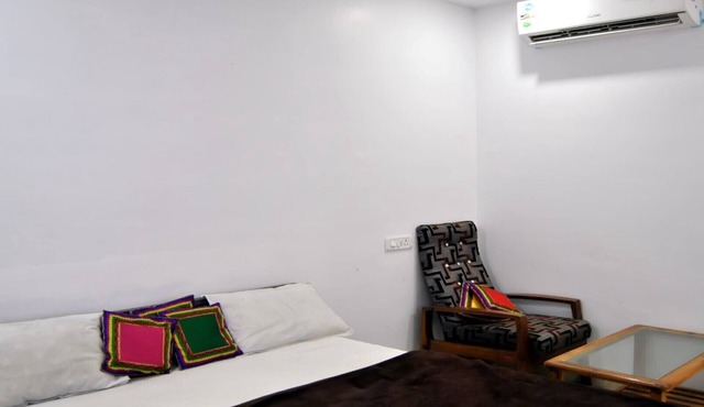 Unit 8 Beautiful and clean room to stay