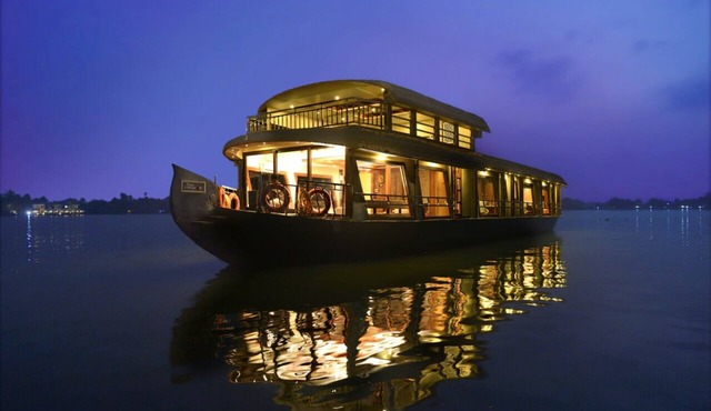 Upper Deck Houseboat