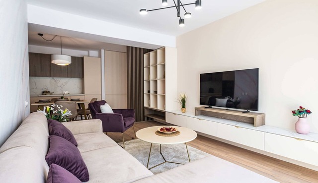 Urban Amethyst Haven - 1BR Apartment with Balcony