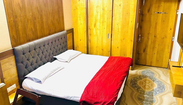 Urban Peace Nest - Luxe Room w/Private Balcony- 302