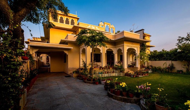 Urban Pinnacle, 2br close to Pichola Lake by Roamhome
