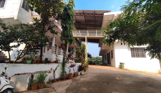 V J Farmstay