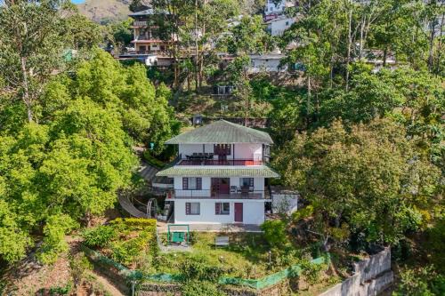 Vale Echoes by VEO, StayVista - 4BHK Valley-View Villa with BBQ in Munnar
