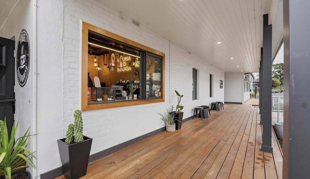 Vale Road Studio Three - Coffee at your doorstep in South Bathurst