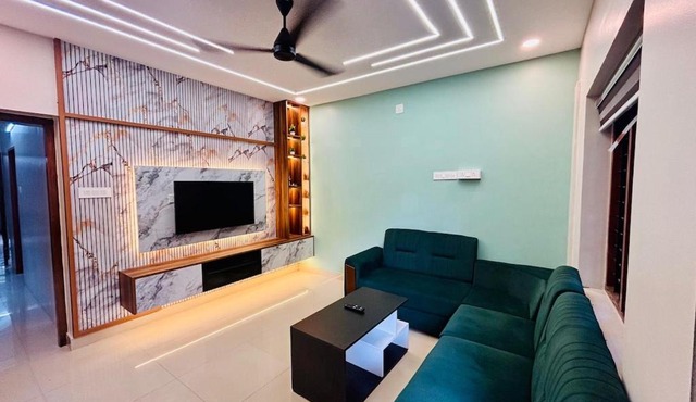 VAR Lagoon Haus AC 3BHK 4 Min Walk to Beach in Varkala