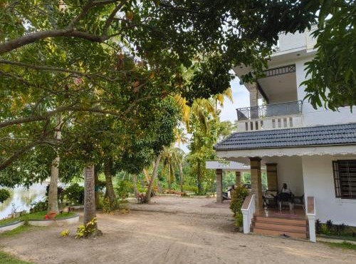 Veluthully Kayal Homestay