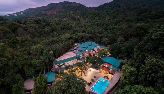 Velvet County Resort
