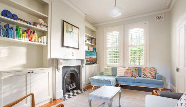 Victorian-Style House with Courtyard off Oxford St