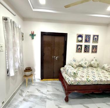 Vididhi by N - 1BHK Retro Stay