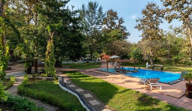 Villa Alora, Palghar by Ebony Stays | Private 6 BHK with Pool & Garden