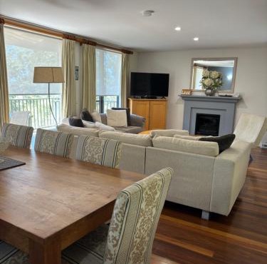 VILLA DION - 3 Bedrooms situated in Cypress Lakes Resort