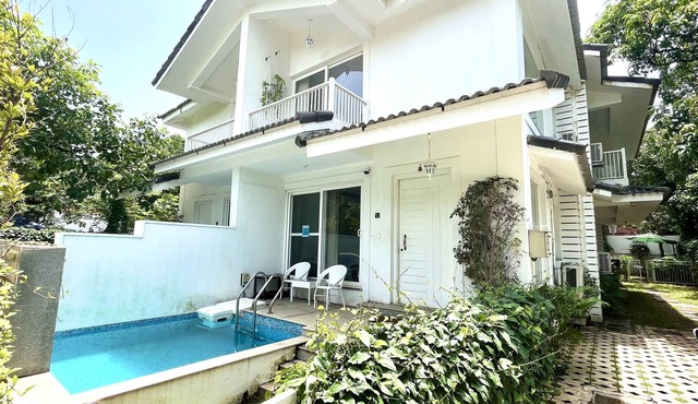 Villa Divino - Chic Villa, private pool, terrace, WiFi, 5 mins drive to beach!