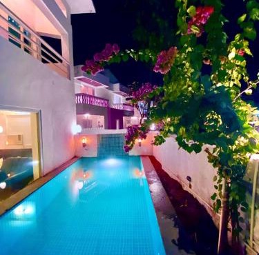 "Villa Ledo Calangute Beach" - 4BHK - Private Plunge pool - Kitchen - Wifi - TV