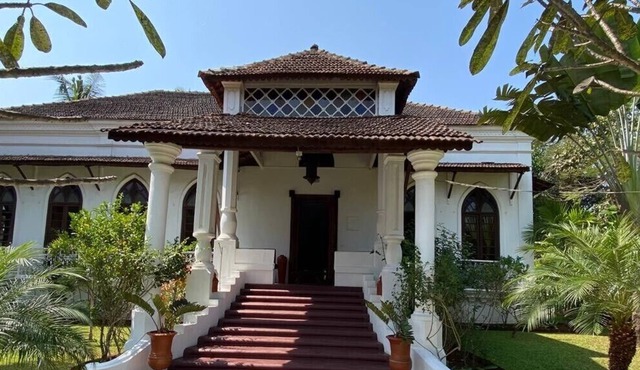 VILLA LOU GOA Exclusive use Old Portuguese House 1903 with Pool