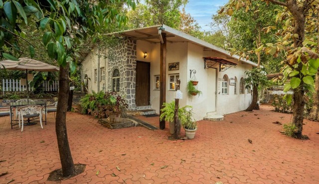 Villa Noa, Palghar by Ebony Stays | Private 1BHK with Pool & Garden