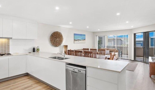 Villa Serene 3, 6-10 Market Street - Surfside Apartments WiFi, water views, Air Con, Pool