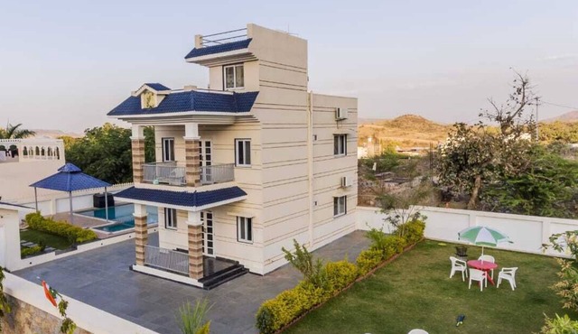 Vinayak Retreat Villa 4BR Pvt Pool By Homeyhuts