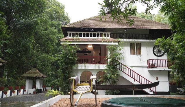 VINTAGE VALLEY HERITAGE HOME