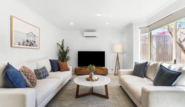 Vista Mare | Stylish 3BR Coastal Stay in Doubleview