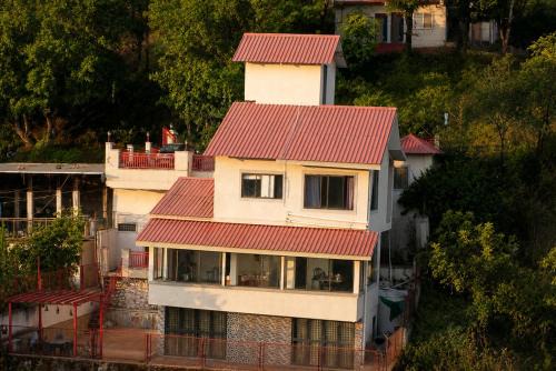 Vistavia Villa by StayAtlas