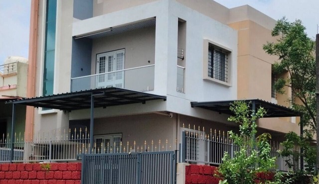 Wale's Hilltop Villa, Your Peaceful Home Away from Home
