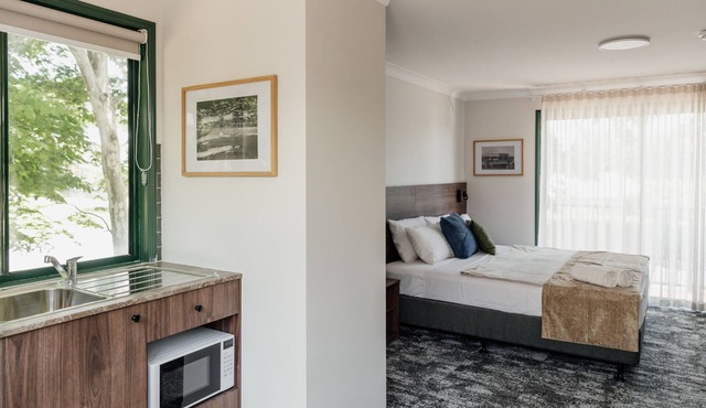 Wallaby Hotel in Mudgeeraba