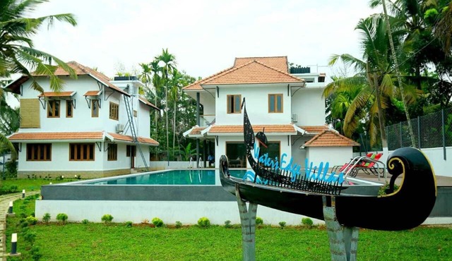 Water's Edge Villas, Luxury Backwater Luxury Hotel