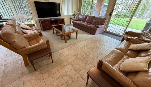 Waterfront 4 Bedroom Home with Rumpus Room in Goulburn Weir