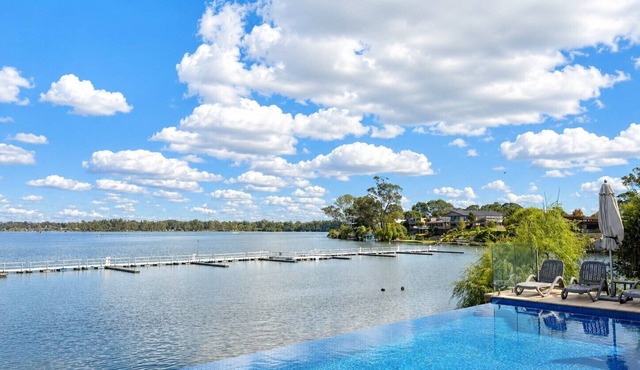 Waterfront Luxury on Lake Nagambie | Pool Balcony Stunning Views in Nagambie