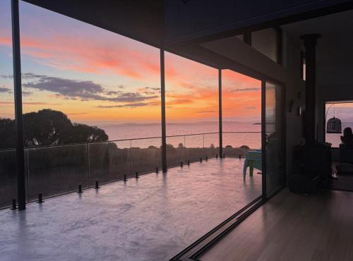 Waterfront 'Tupelo' with Sauna on Primrose Point in Primrose Sands