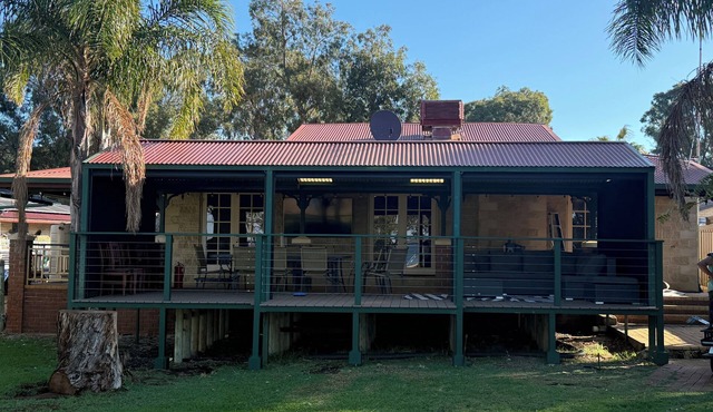 Waters edge retreat, come and relax on the estuary in Bouvard