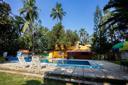 Waters Edge Retreat l 6 BR Private Villa with Large Pool