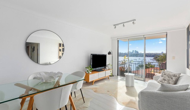 Watersong Tranquil Harbourfront and Island Panorama in Birchgrove