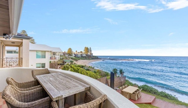 Waveshine at Blue Bay — Beachfront Bliss, Werrina in Blue Bay