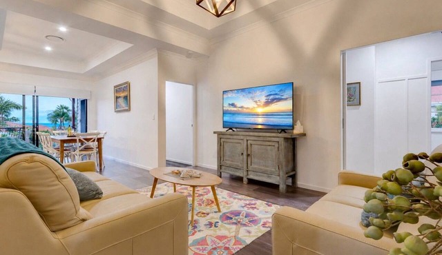 Whale Watching Base – Private Deck, BBQ & AC in Urangan