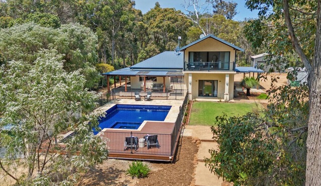 Whisperwood | Private Pool | Family Friendly in Burnside