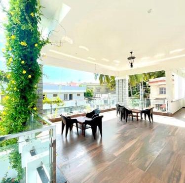 White Home Stay