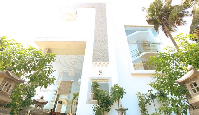 White Pearl Residency