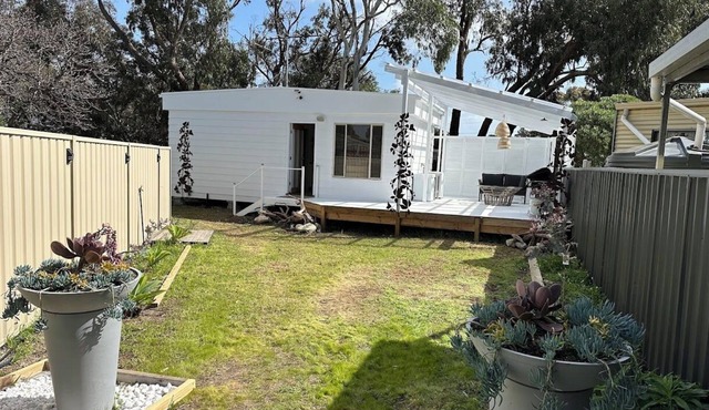 White Pebbles 1 Queen Bedroom 1 bathroom Free WiFi. Pet Friendly in Brownlow Ki