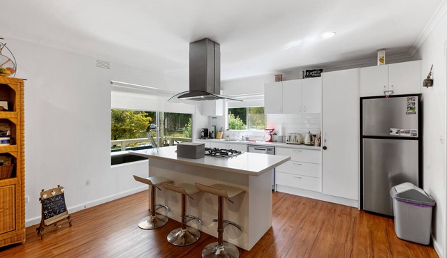 White Willow Escape: Come and discover the charms of White Willow Escape in Macs Cove