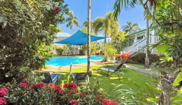 Whitsundays Mango House: Pool & Tropical Views in Airlie Beach