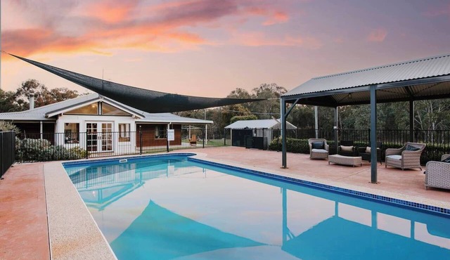 Wilpine Poolside Country Luxury near Town in Budgee Budgee
