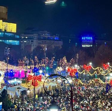 Window to the Christmas market