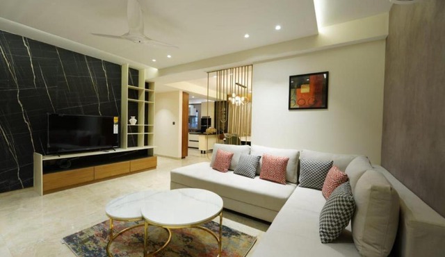 Woodlands Apartment- Fully furnished Luxury Apt
